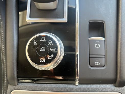 Used 2022 Mitsubishi Outlander SE image 16