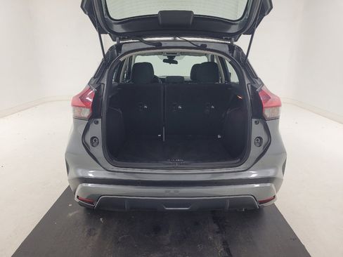 Used 2021 Nissan Kicks SV FWD image 29