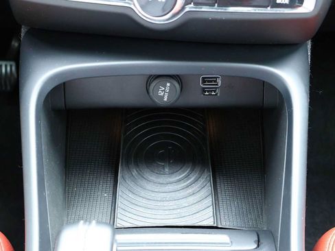 Used 2019 Volvo XC40 T5 Momentum AWD/4WD image 26