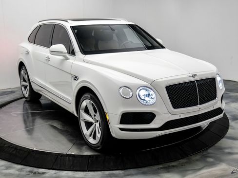 Used 2019 Bentley Bentayga image 24