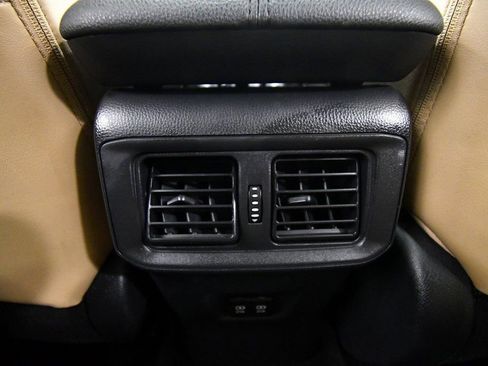 Used 2019 Toyota RAV4 Limited image 17