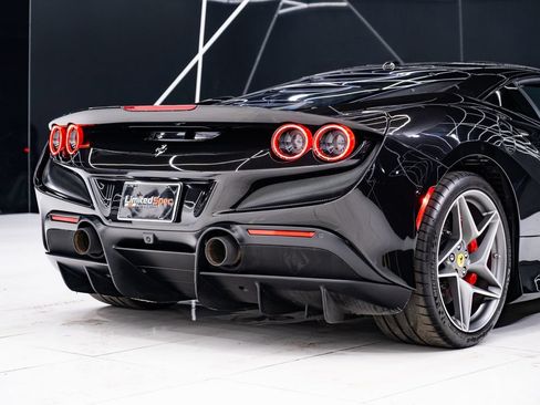 Used 2022 Ferrari F8 Tributo RWD image 26