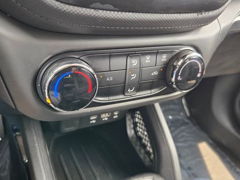 Used 2021 Chevrolet TrailBlazer LS FWD image 17