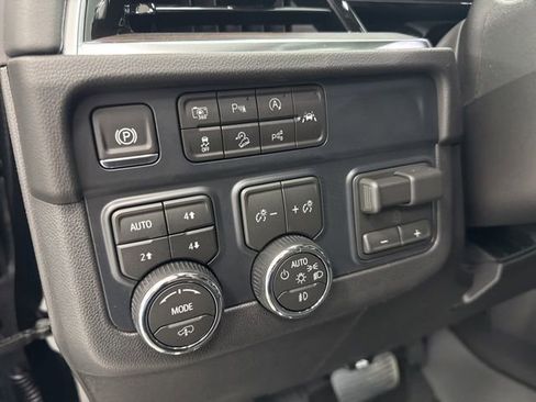 New 2026 Chevrolet Suburban Z71 w/ Z71 Off-Road Package AWD/4WD image 12
