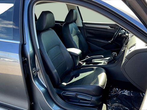 Used 2017 Volkswagen Passat 1.8T R-Line image 7