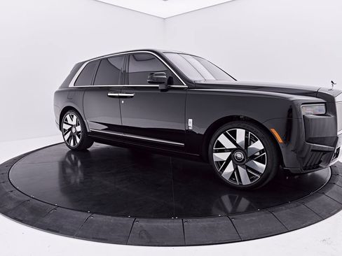 Used 2025 Rolls-Royce Cullinan AWD/4WD image 22