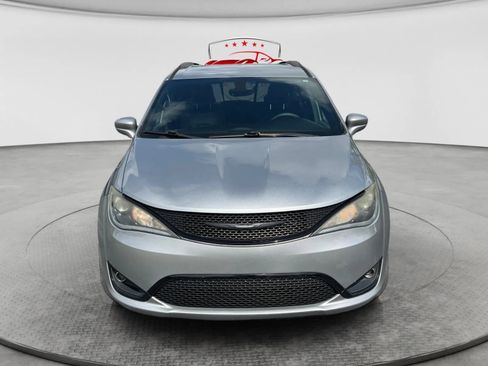 Used 2019 Chrysler Pacifica Touring-L w/ S Appearance Package FWD image 7