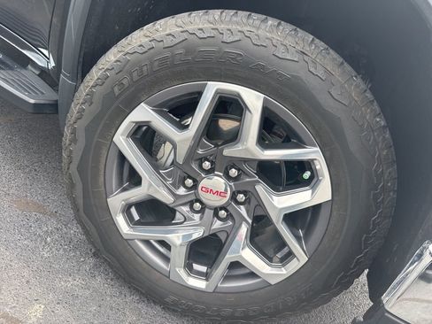 Used 2023 GMC Sierra 1500 SLT w/ SLT Premium Package AWD/4WD image 5