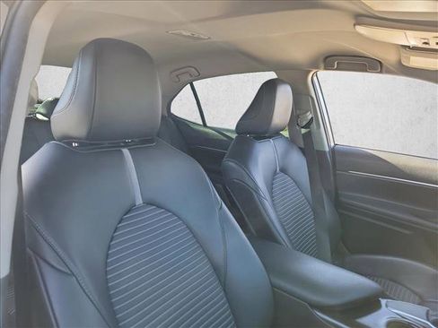 Used 2020 Toyota Camry SE image 16
