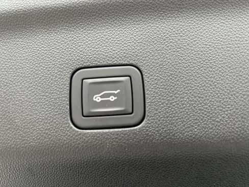 Used 2025 GMC Yukon Denali image 19