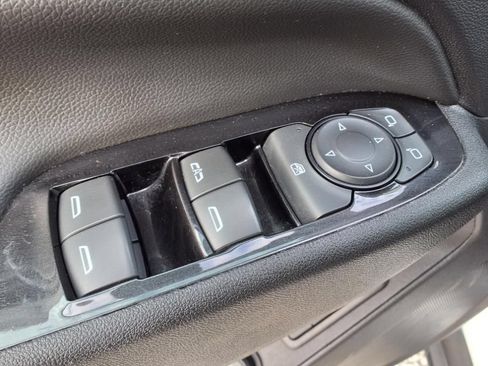 Used 2022 Chevrolet Equinox Premier FWD image 18