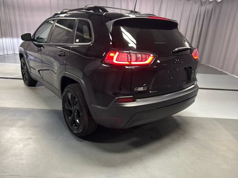 Used 2023 Jeep Cherokee Altitude Lux w/ Mopar Interior Package AWD/4WD image 5