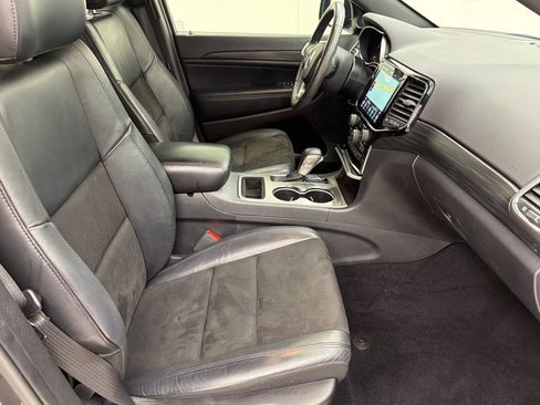 Used 2019 Jeep Grand Cherokee Altitude AWD/4WD image 20