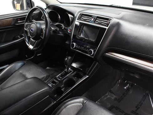 Used 2018 Subaru Outback 3.6R Limited AWD/4WD image 10