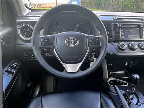 Used 2018 Toyota RAV4 LE image 8