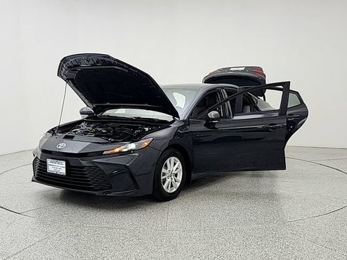 Used 2025 Toyota Camry LE FWD image 9