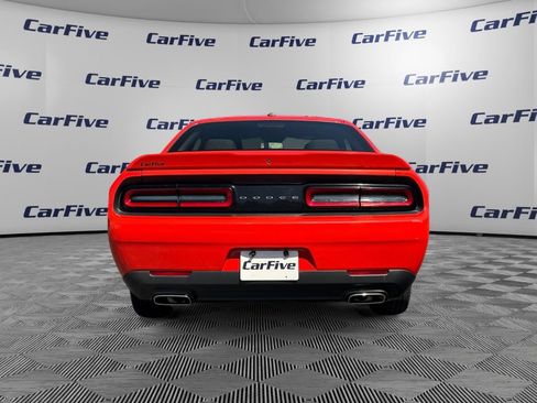 Used 2022 Dodge Challenger SXT RWD image 4