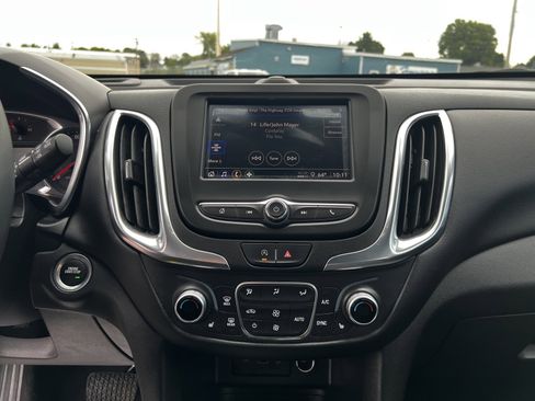 Used 2024 Chevrolet Equinox LT image 18