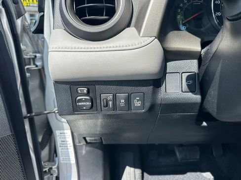 Used 2013 Toyota RAV4 Limited FWD image 23