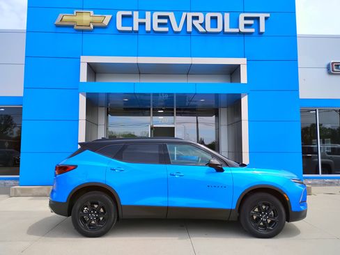 Used 2024 Chevrolet Blazer LT w/ Convenience Package FWD image 4