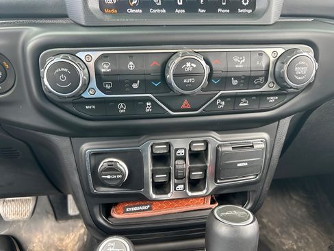 Used 2020 Jeep Gladiator Overland w/ Dual Top Group AWD/4WD image 17