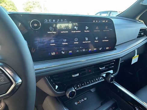 New 2026 Chevrolet Suburban Z71 w/ Z71 Off-Road Package AWD/4WD image 18