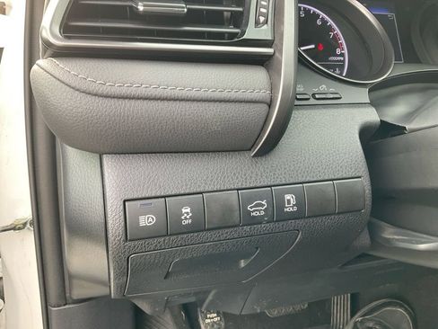 Used 2023 Toyota Camry SE image 10