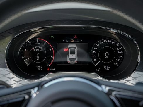 New 2025 Bentley Bentayga image 27