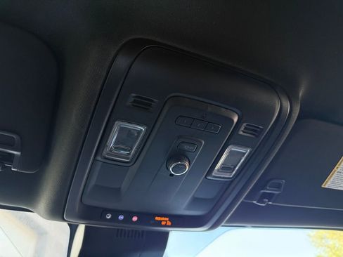 Used 2023 GMC Yukon SLT AWD/4WD image 48