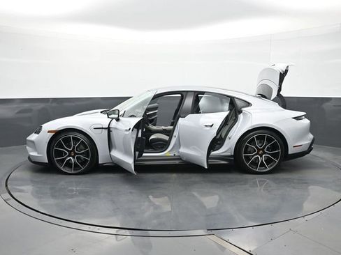 New 2026 Porsche Taycan image 31