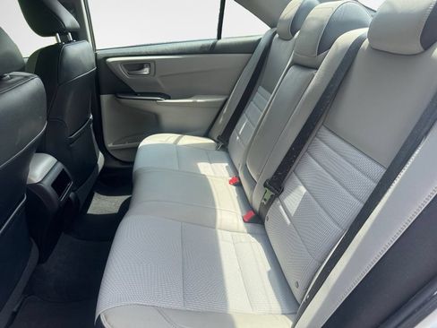 Used 2016 Toyota Camry SE w/ Moonroof Package FWD image 21