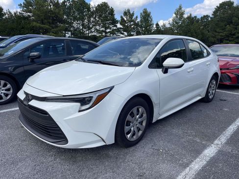 Used 2026 Toyota Corolla LE FWD image 5
