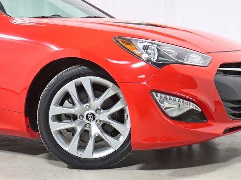 Used 2015 Hyundai Genesis 3.8 image 5