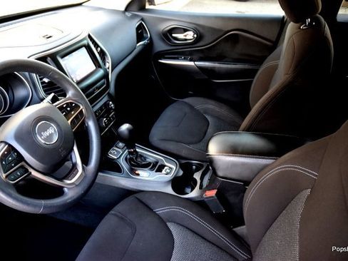 Used 2019 Jeep Cherokee Latitude w/ Popular Appearance Group image 8