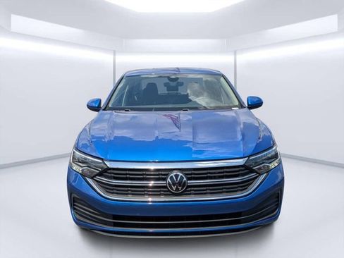 Used 2024 Volkswagen Jetta SE FWD image 8