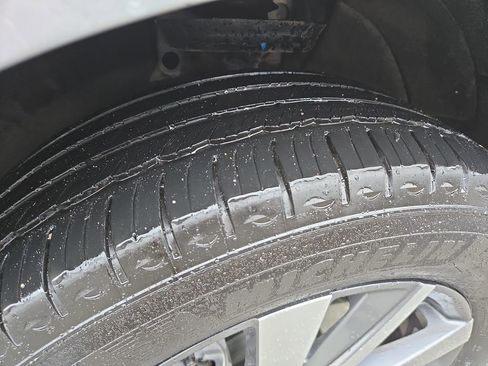 Used 2023 Chevrolet Equinox Premier image 11