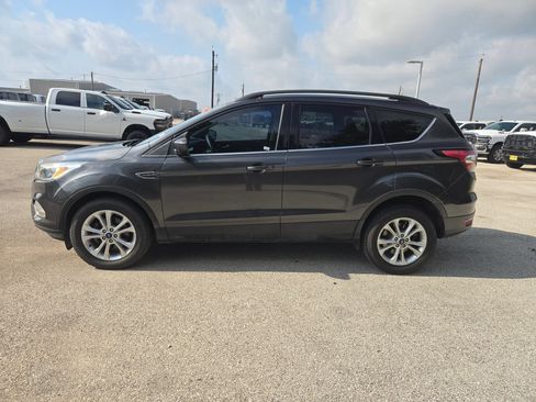 Used 2018 Ford Escape SE w/ SE Sync 3 Package FWD image 6