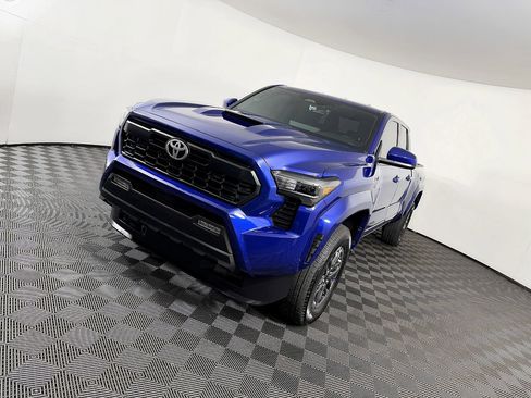 Used 2024 Toyota Tacoma TRD Sport AWD/4WD image 23