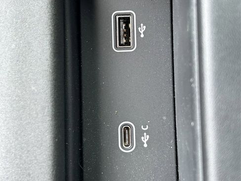 Used 2024 Land Rover Discovery Dynamic SE image 34