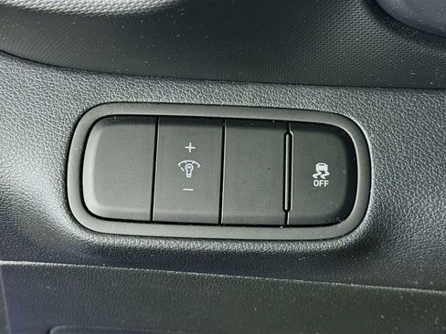 Certified 2023 Hyundai Venue Limited w/ Cargo Package image 20