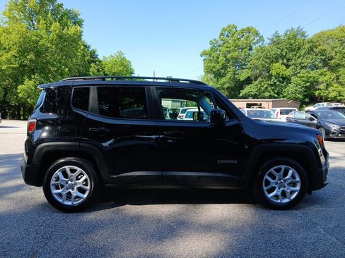 Used 2017 Jeep Renegade Latitude FWD image 5