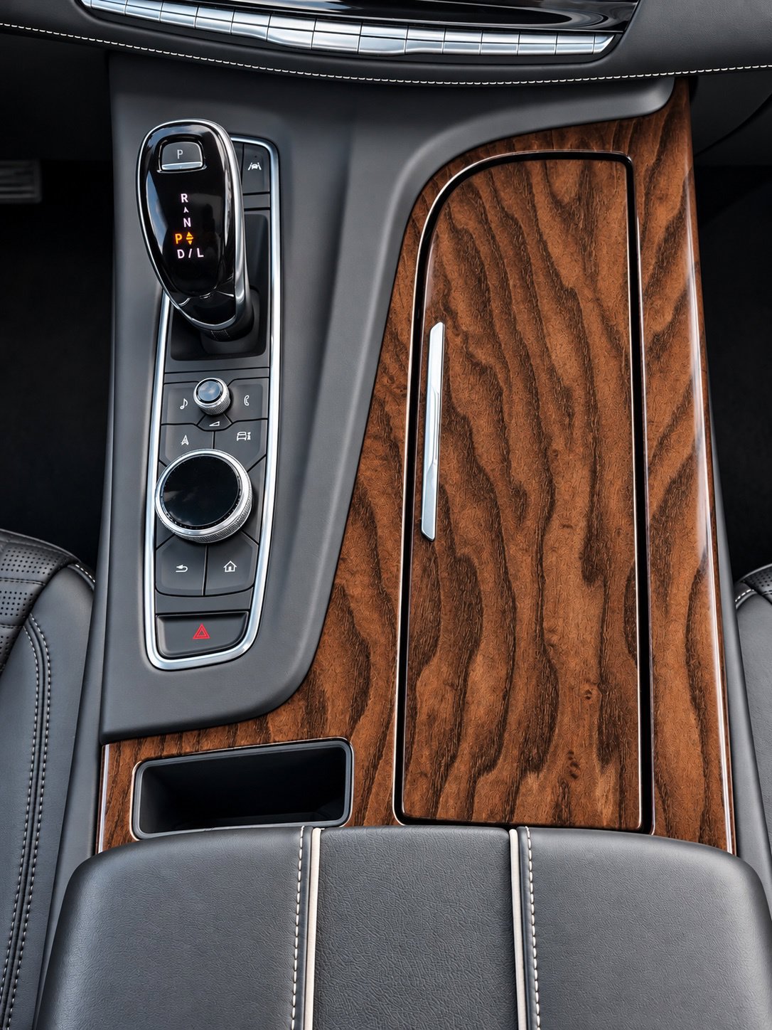 Certified 2022 Cadillac Escalade ESV Premium Luxury Platinum AWD/4WD image 17