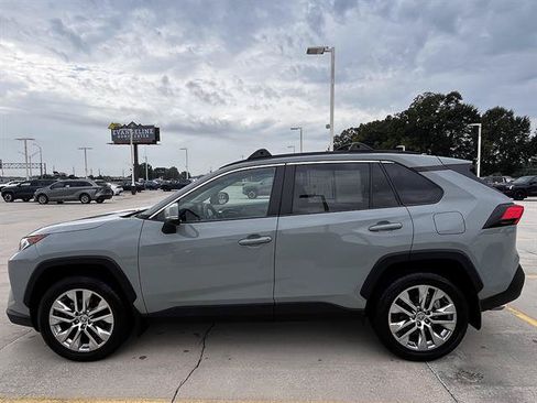 Used 2021 Toyota RAV4 XLE Premium FWD image 6
