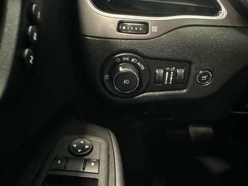 Used 2022 Jeep Cherokee Limited AWD/4WD image 24