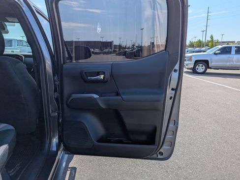 Used 2021 Toyota Tacoma TRD Off-Road AWD/4WD image 36