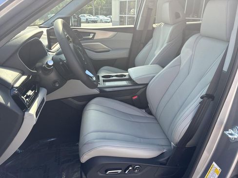 Certified 2025 Acura MDX FWD w/ Technology Package image 9
