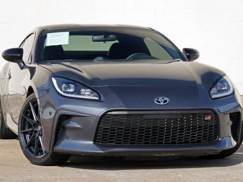 Used 2022 Toyota GR86 Premium w/ ALL Weather Mat Package (TMS) RWD image 2