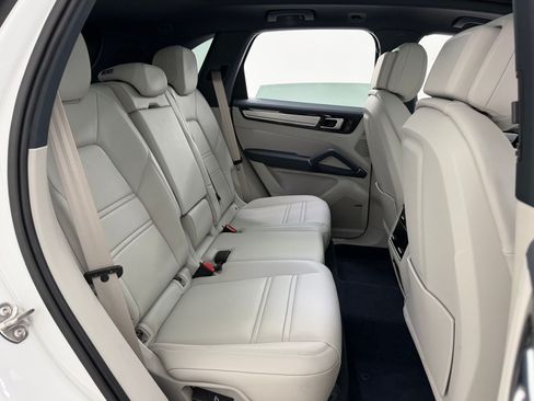 Certified 2023 Porsche Cayenne S AWD/4WD image 29
