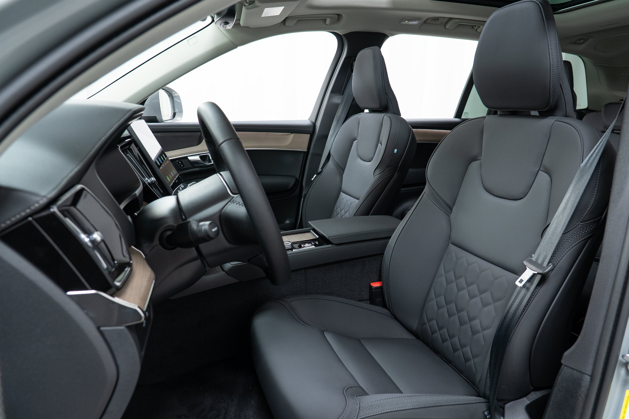 New 2026 Volvo XC90 T8 Plus w/ Protection Package Premier AWD/4WD image 13
