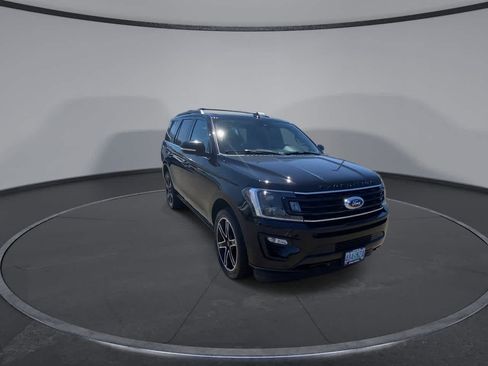 Used 2019 Ford Expedition Limited w/ Equipment Group 303A AWD/4WD image 3